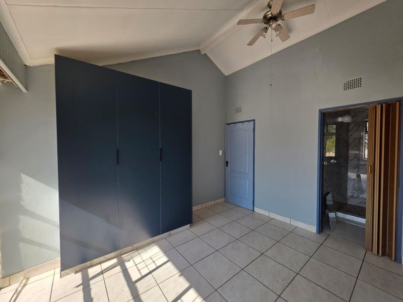 Spacious 3-Bedroom Family Home with Outside Guest Room – Impala Park - Photo 9