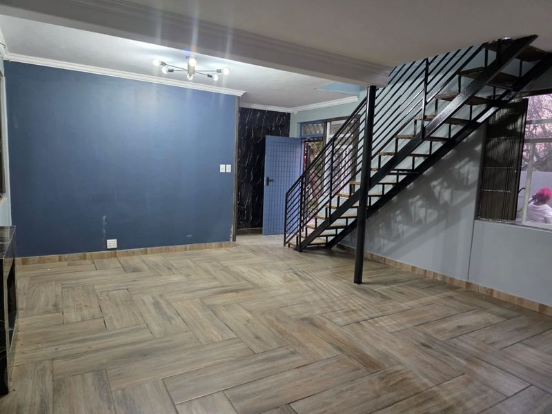 Spacious 3-Bedroom Family Home with Outside Guest Room – Impala Park - Photo 6