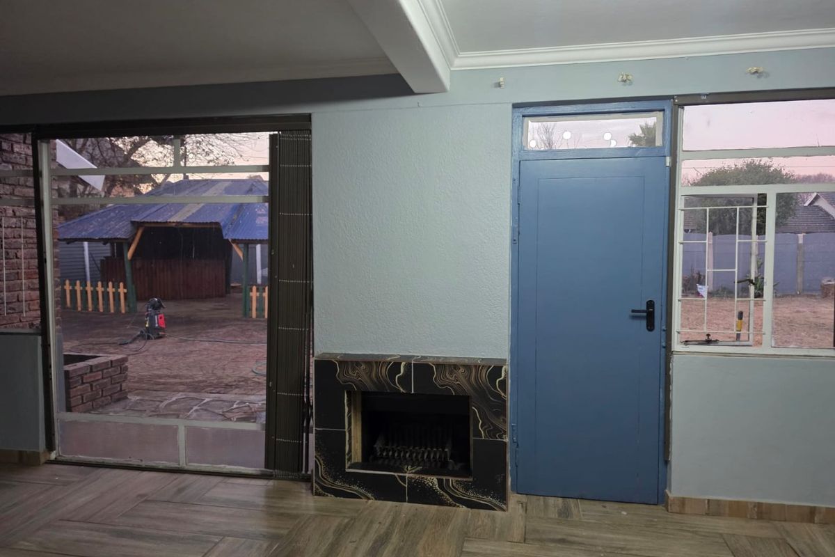 Spacious 3-Bedroom Family Home with Outside Guest Room – Impala Park - Photo 3