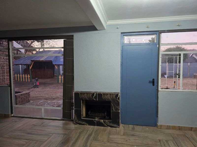 Spacious 3-Bedroom Family Home with Outside Guest Room – Impala Park - Photo 3