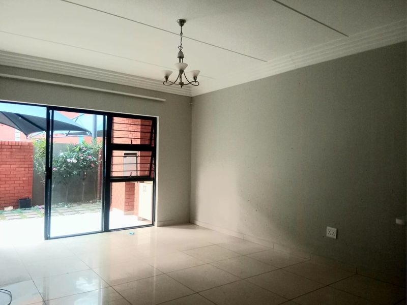 3 Bedroom 2 bathroom ground floor unit available For Sale in Eveleigh, Boksburg - Photo 2