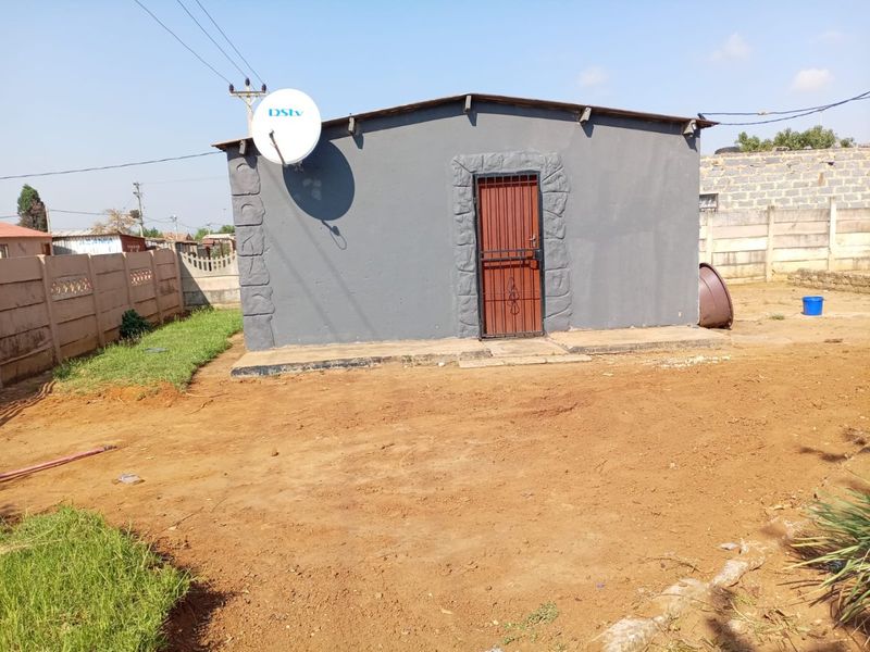 For Sale: Charming 2-Bedroom Home with Income Potential – R390,000 - Photo 2