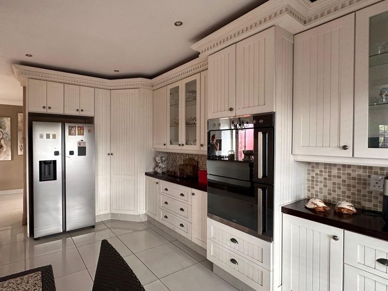 7 Bedroom Family Home + Additional 4 Classroom Pre-School for Sale in Three Rivers - Photo 6