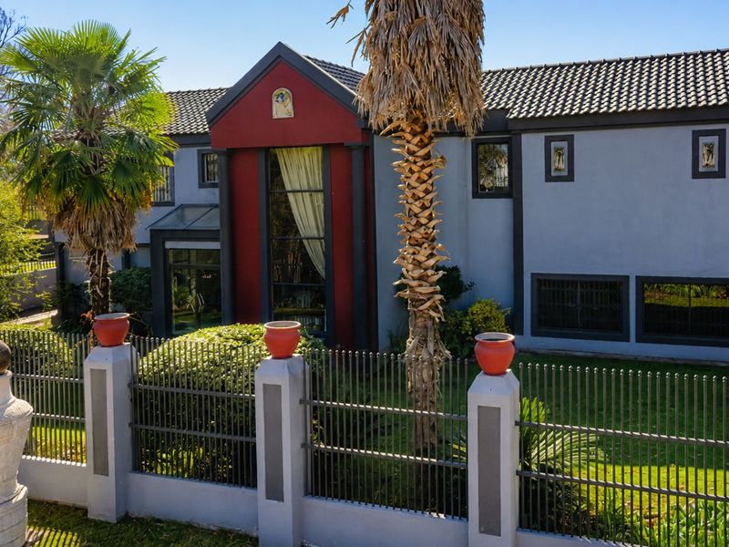7 Bedroom Family Home + Additional 4 Classroom Pre-School for Sale in Three Rivers - Photo 2
