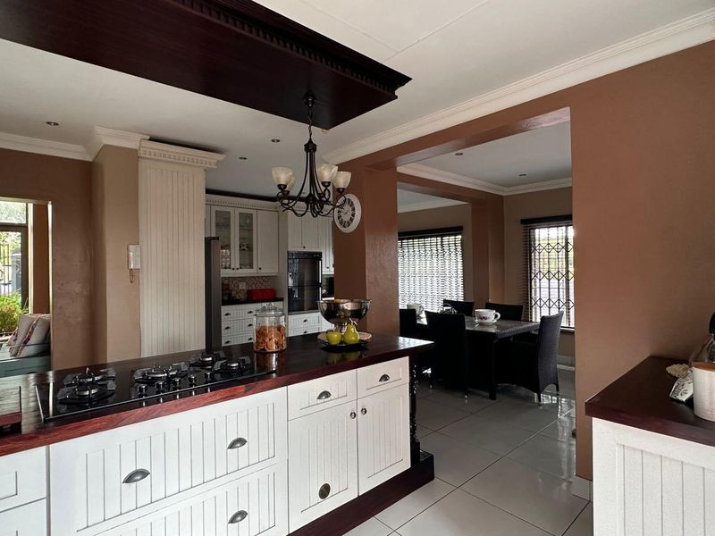 7 Bedroom Family Home + Additional 4 Classroom Pre-School for Sale in Three Rivers - Photo 5