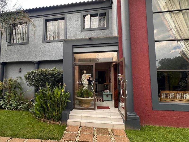 7 Bedroom Family Home + Additional 4 Classroom Pre-School for Sale in Three Rivers - Photo 4