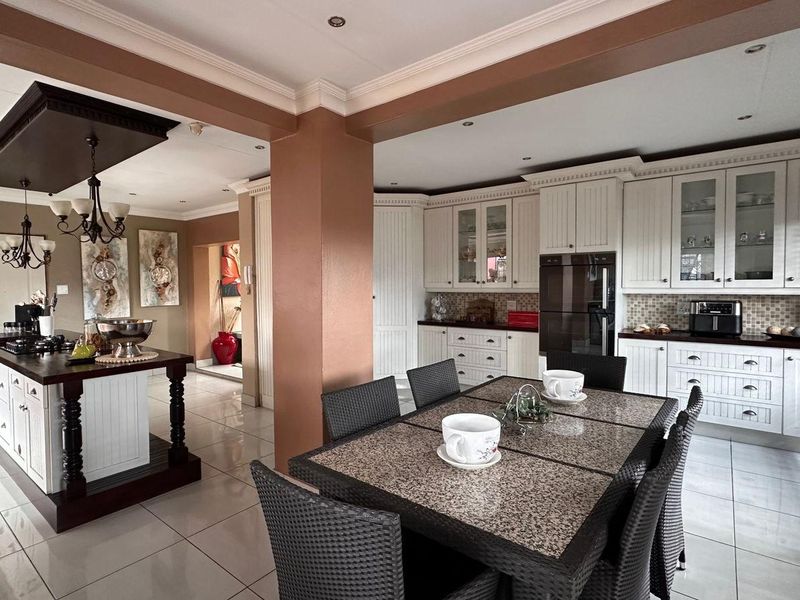7 Bedroom Family Home + Additional 4 Classroom Pre-School for Sale in Three Rivers - Photo 7