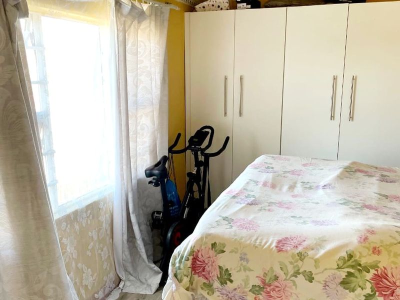 2 Bedroom House for Sale in Mdantsane - Photo 10