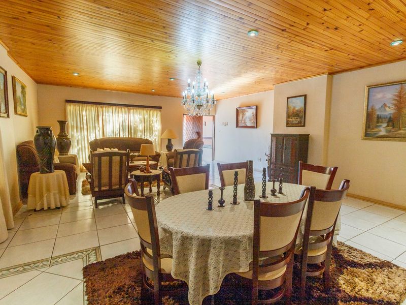 A Rare Find – Luxurious, Spacious Family Home with Endless Possibilities in Mindalore - Photo 4