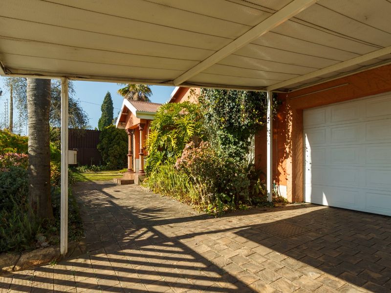A Rare Find – Luxurious, Spacious Family Home with Endless Possibilities in Mindalore - Photo 2