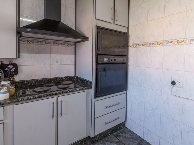 A Rare Find – Luxurious, Spacious Family Home with Endless Possibilities in Mindalore - Photo 9
