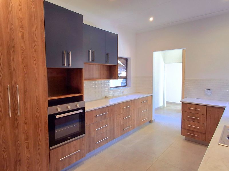 Revamped 3-Bedroom, 2-Bathroom Family Home with Exceptional Entertainment Area - Photo 6