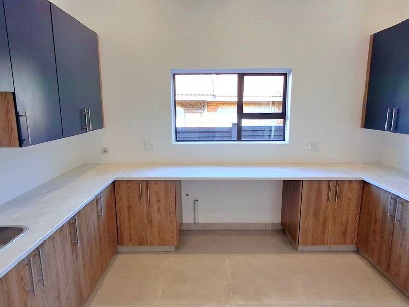 Revamped 3-Bedroom, 2-Bathroom Family Home with Exceptional Entertainment Area - Photo 9
