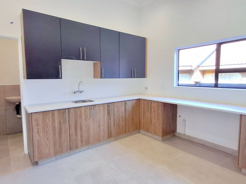 Revamped 3-Bedroom, 2-Bathroom Family Home with Exceptional Entertainment Area - Photo 10