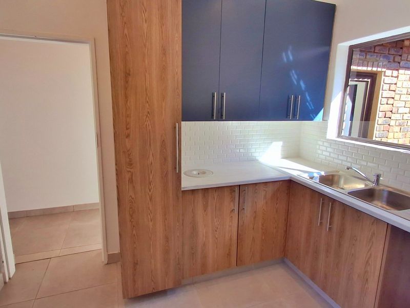 Revamped 3-Bedroom, 2-Bathroom Family Home with Exceptional Entertainment Area - Photo 7