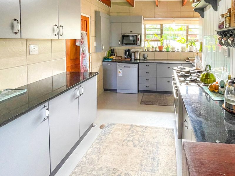 Stylish Home for Rent in Prime Location in Gonubie Close to the Sea with added Bonuses.  - Photo 6