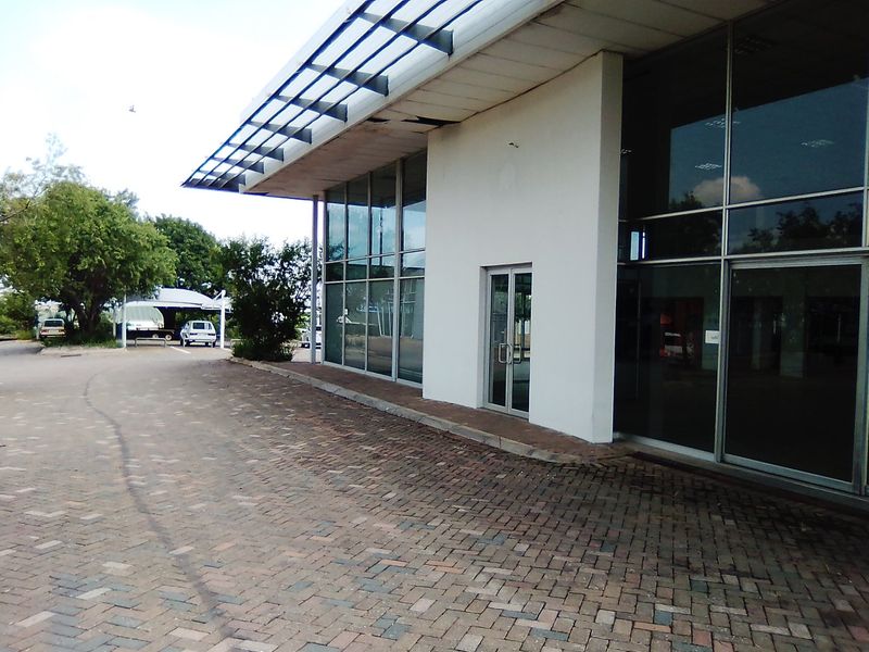 550 SQUARE METERS COMMERCIAL BUSINESS PROPERTY FOR RENTAL - Photo 2