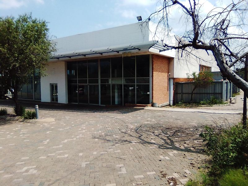 550 SQUARE METERS COMMERCIAL BUSINESS PROPERTY FOR RENTAL - Photo 1