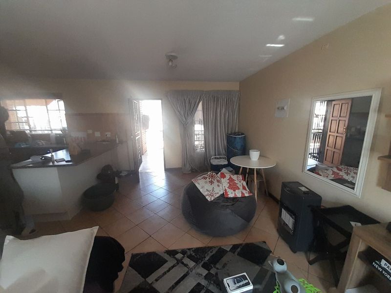 Modern First-Floor Apartment in Sought-After Eco Park Estate-  PLEASE NOTE : A 2 Percent Deposit is required. - Photo 3