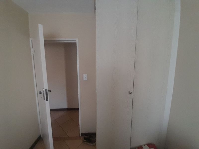 Modern First-Floor Apartment in Sought-After Eco Park Estate-  PLEASE NOTE : A 2 Percent Deposit is required. - Photo 8