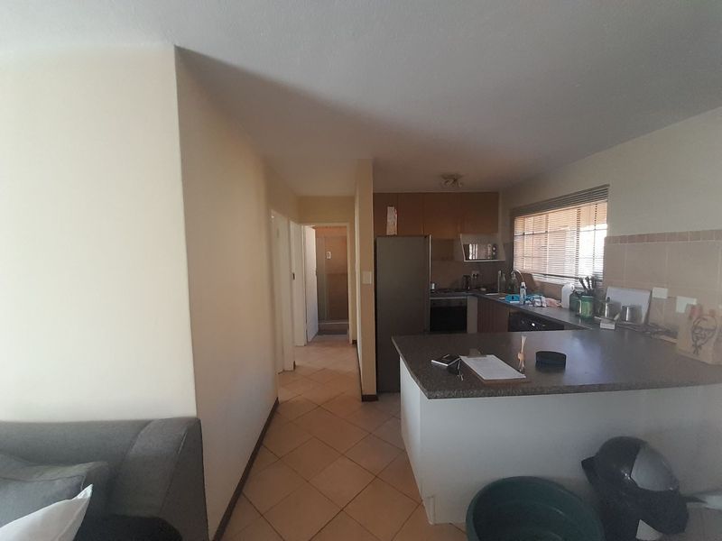 Modern First-Floor Apartment in Sought-After Eco Park Estate-  PLEASE NOTE : A 2 Percent Deposit is required. - Photo 6