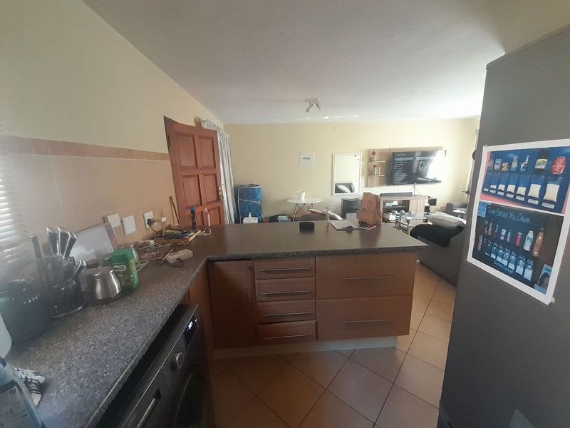 Modern First-Floor Apartment in Sought-After Eco Park Estate-  PLEASE NOTE : A 2 Percent Deposit is required. - Photo 5