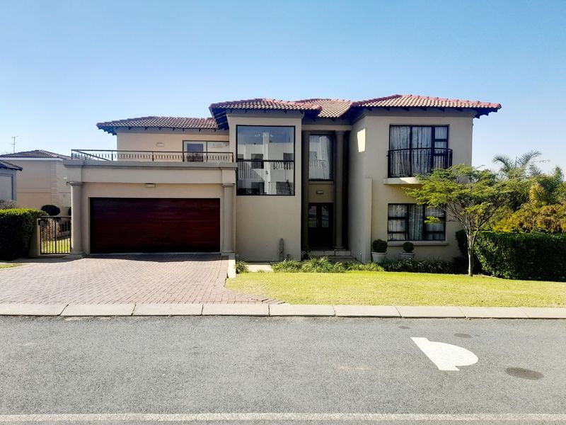 Luxurious 5-Bedroom Family Home in Prestigious Savanna Hills Estate - Photo 1
