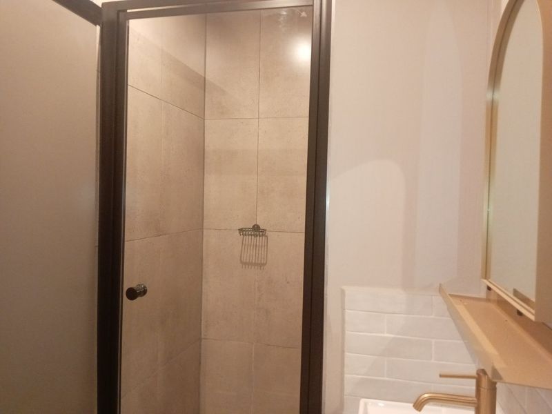 Unfurnished Studio Apartment Available Immediately (No Air BnB ) - Photo 8