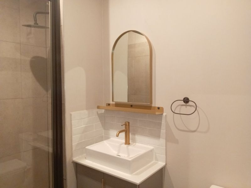Unfurnished Studio Apartment Available Immediately (No Air BnB ) - Photo 7