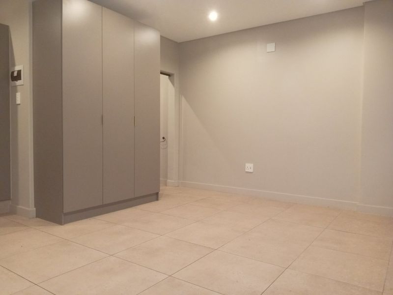 Unfurnished Studio Apartment Available Immediately (No Air BnB ) - Photo 6
