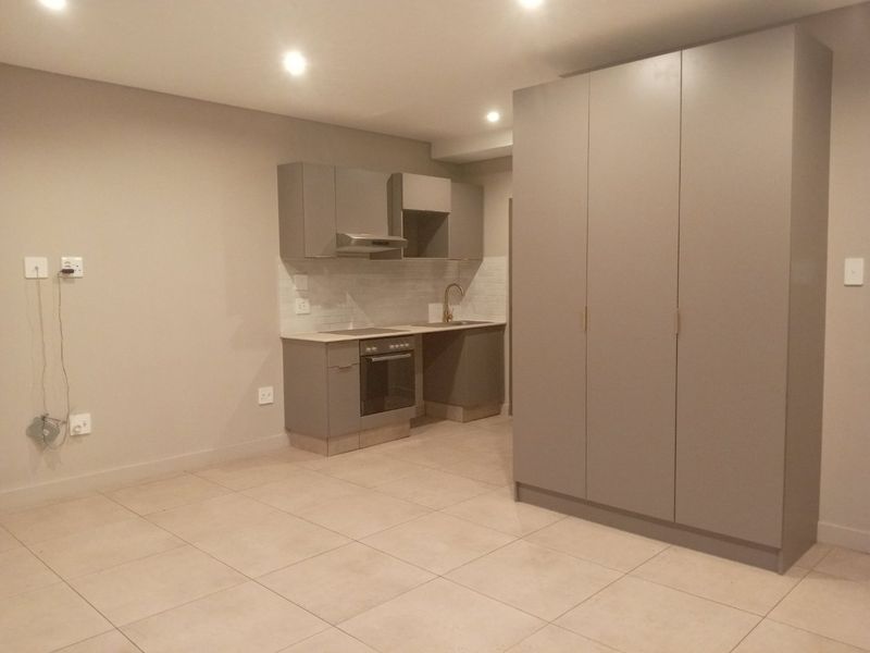 Unfurnished Studio Apartment Available Immediately (No Air BnB ) - Photo 3