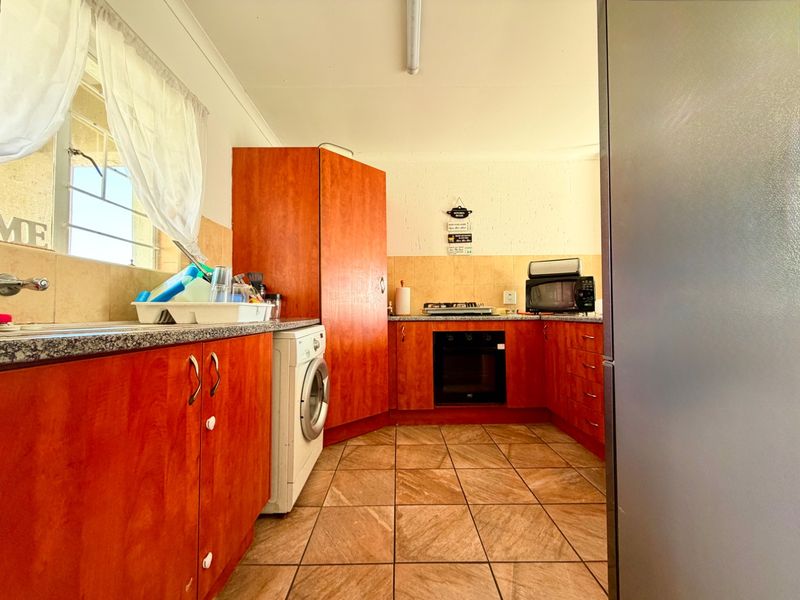 2 Bedroom Apartment to Rent in Norton Home Estate - Photo 3