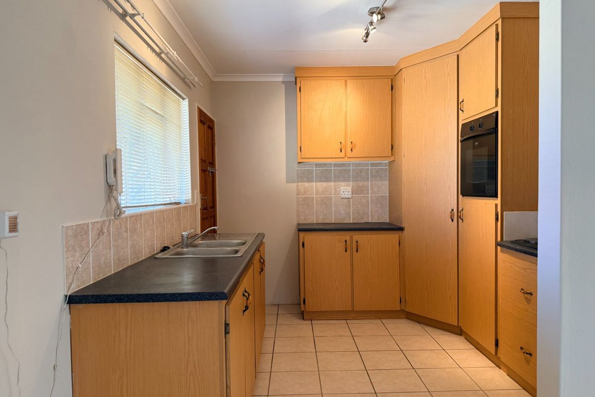 2 BEDROOM TOWNHOUSE IN WILKOPPIES - Photo 5