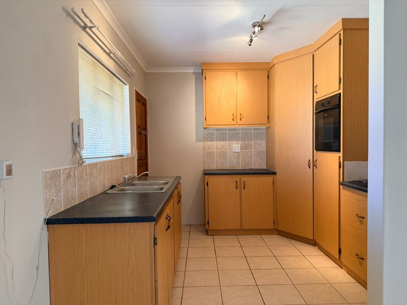 2 BEDROOM TOWNHOUSE IN WILKOPPIES - Photo 5