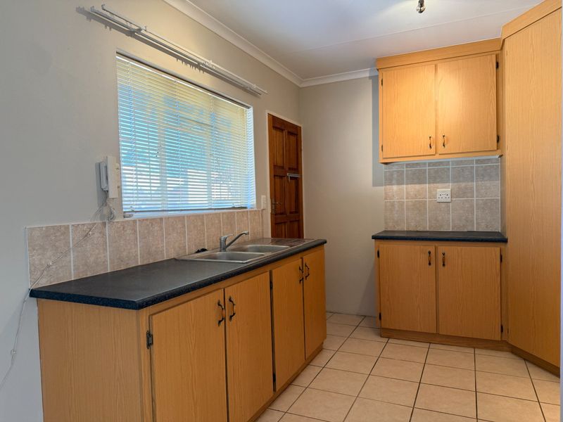 2 BEDROOM TOWNHOUSE IN WILKOPPIES - Photo 4