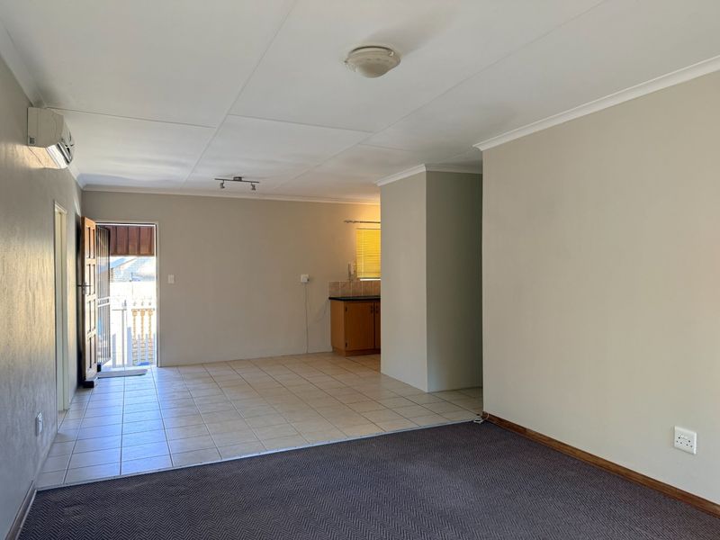 2 BEDROOM TOWNHOUSE IN WILKOPPIES - Photo 3
