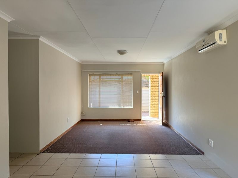 2 BEDROOM TOWNHOUSE IN WILKOPPIES - Photo 2