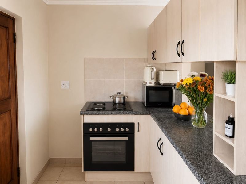 2 Bedroom Townhouse in Flamwood's Secure Estate - Photo 1