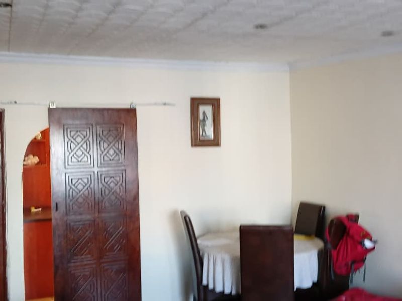 Exclusive Sole Mandate | Spacious 4-Bedroom Family Home in a Quiet Part of Gugulethu - Photo 6