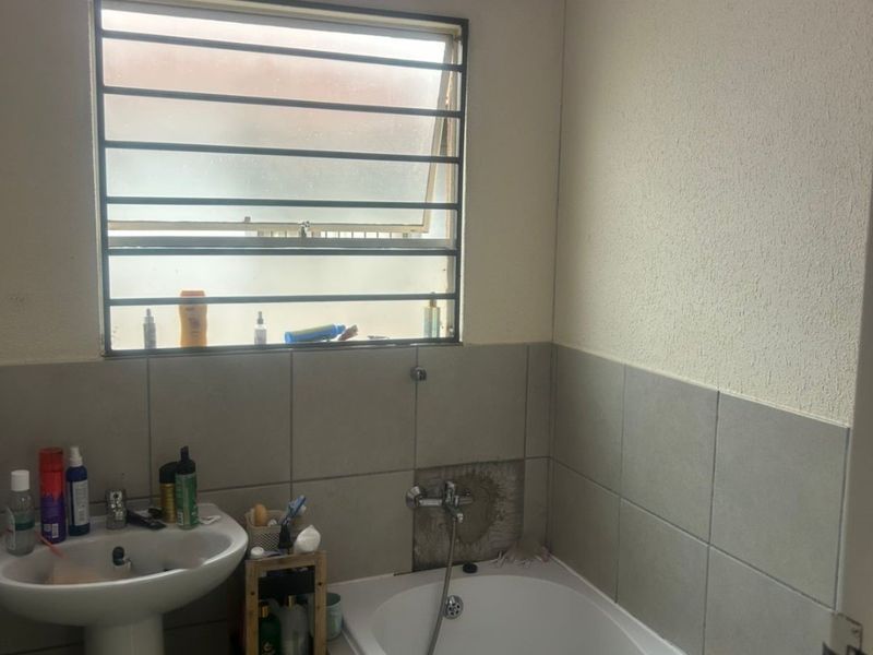 2 Bedroom home in Vanderbijlpark CE4  - Photo 9