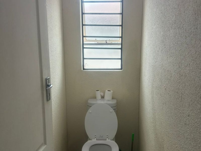 2 Bedroom home in Vanderbijlpark CE4  - Photo 8