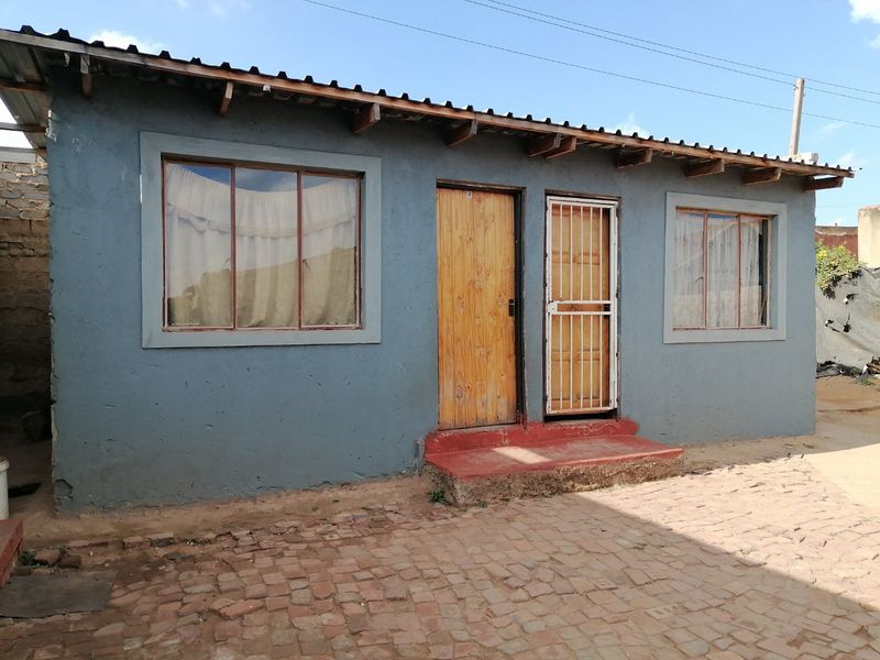 PROPERTY INVESTMENT LOCATED IN TEMBISA, DUDUZA SECTION - Photo 2