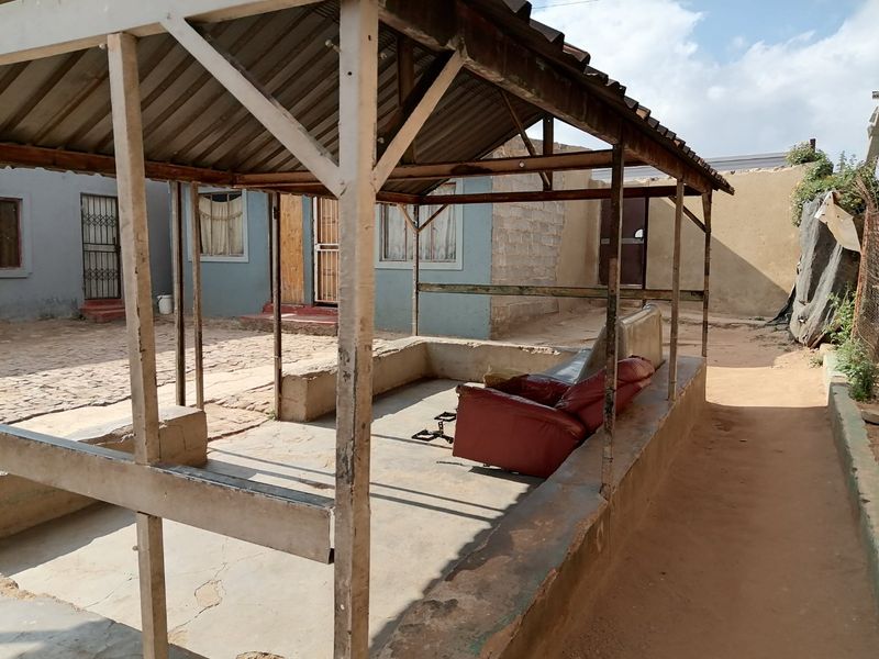 PROPERTY INVESTMENT LOCATED IN TEMBISA, DUDUZA SECTION - Photo 8