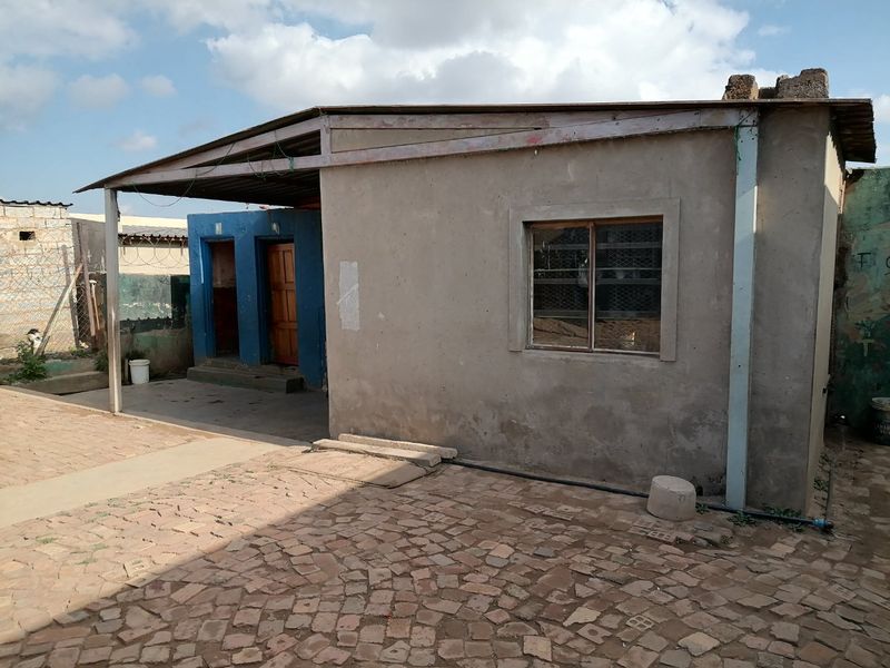 PROPERTY INVESTMENT LOCATED IN TEMBISA, DUDUZA SECTION - Photo 4