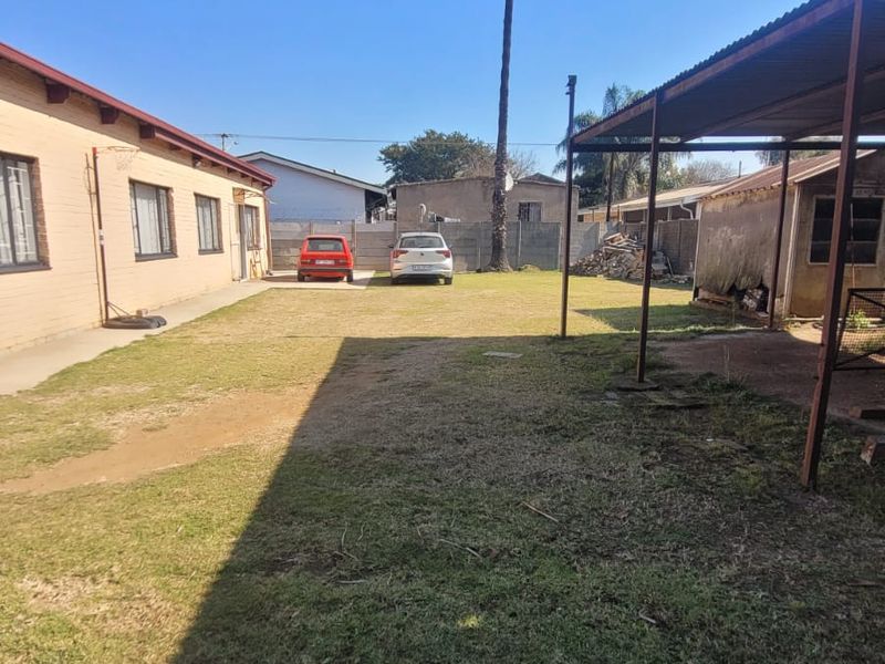 Spacious 4-Bedroom Family Home with Large Yard – Jan Niemand Park - Photo 5