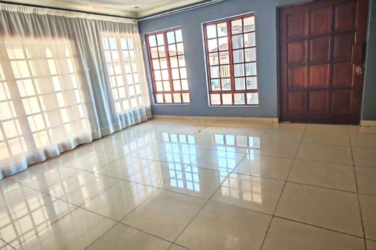Modern & Spacious 4-Bedroom Family Home to Rent in Serala View - Photo 4