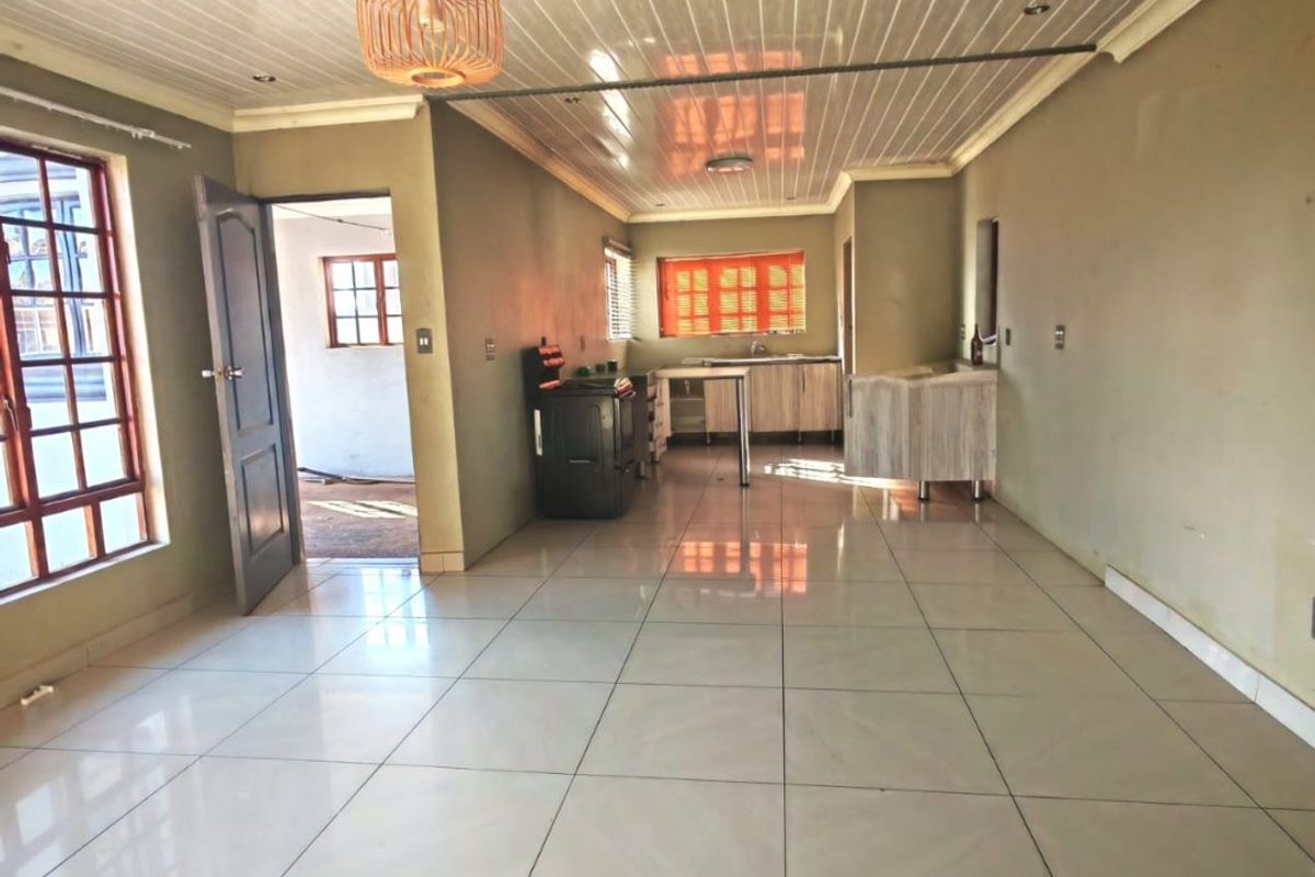 Modern & Spacious 4-Bedroom Family Home to Rent in Serala View - Photo 5