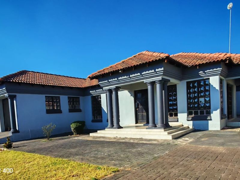 Modern & Spacious 4-Bedroom Family Home to Rent in Serala View - Photo 1