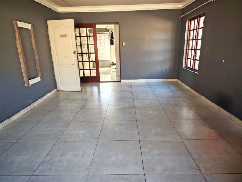 Modern & Spacious 4-Bedroom Family Home to Rent in Serala View - Photo 7