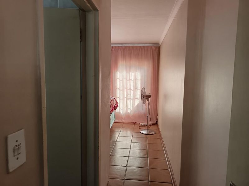 Modern 2 Bedroom, 2 Bathroom Apartment for Sale in Secure Estate - Photo 9